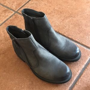 Earth Jordan dark gray leather booties shoes size 7.5B